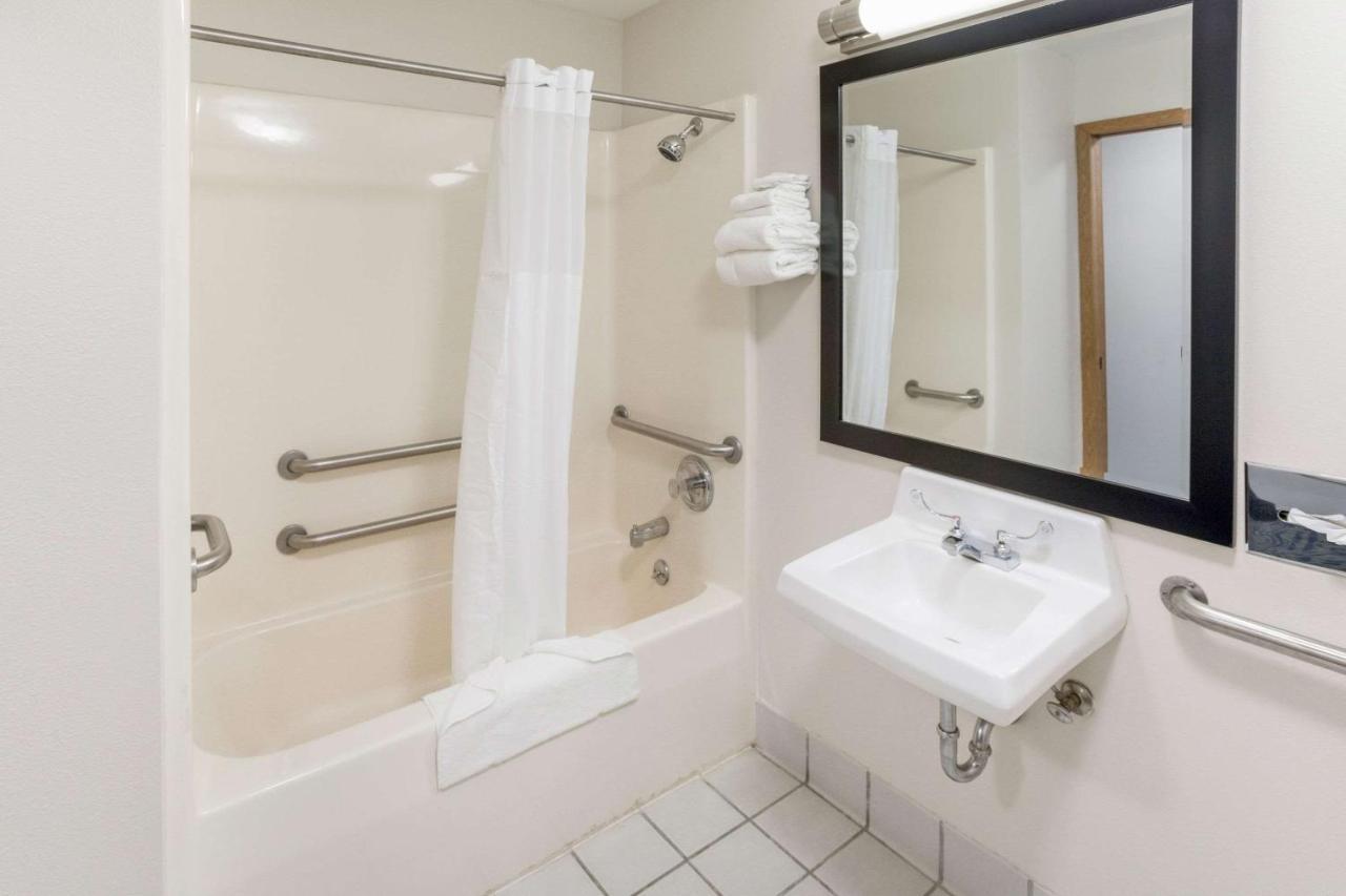 Quality Inn Rochelle Exteriör bild